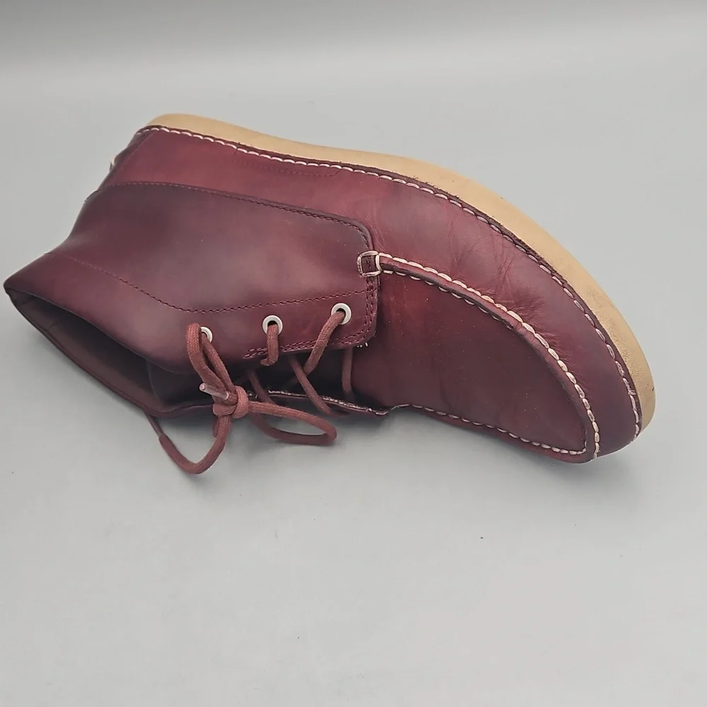 UGG Australia Men’s Burgundy Leather Chukka Boots size 10